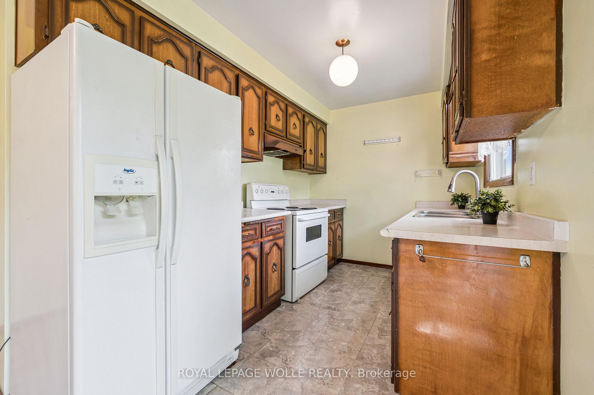 Photo 13 of 215 Westheights Drive, Kitchener — HOMEH