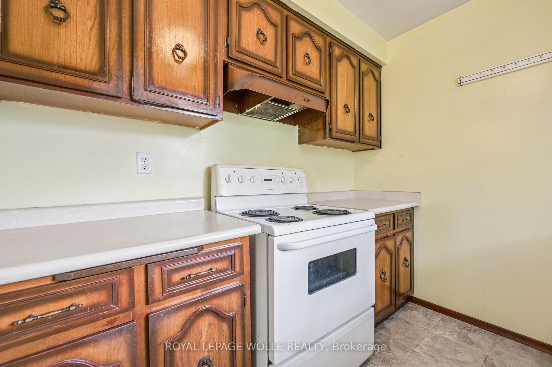 Photo 14 of 215 Westheights Drive, Kitchener — HOMEH