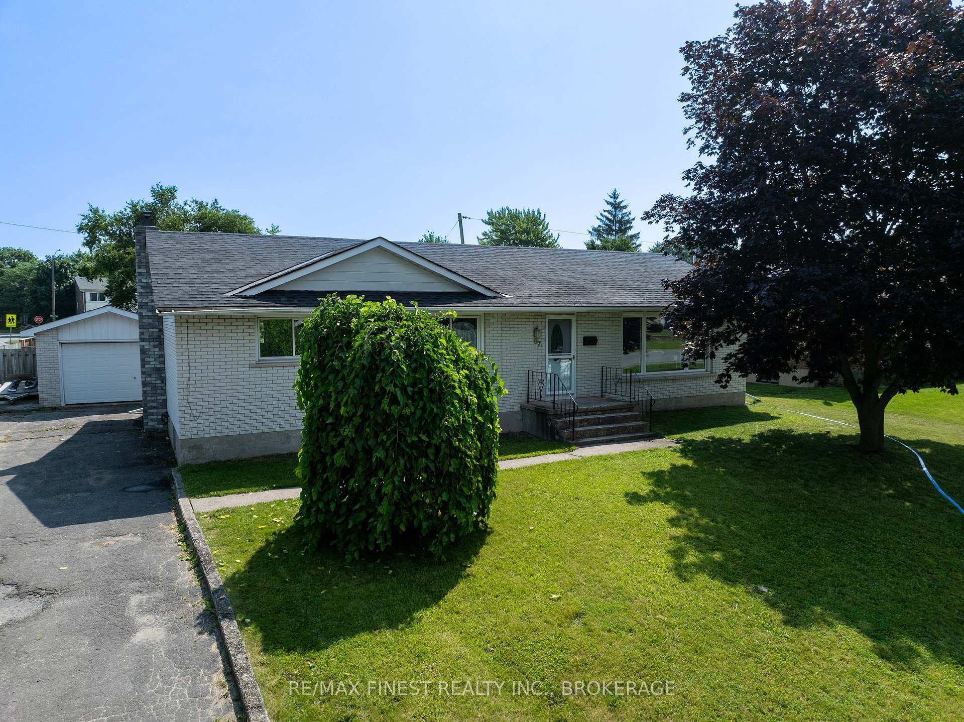 Photo 1 of 87 Oxford Crescent, Loyalist, Amherstview — HOMEH