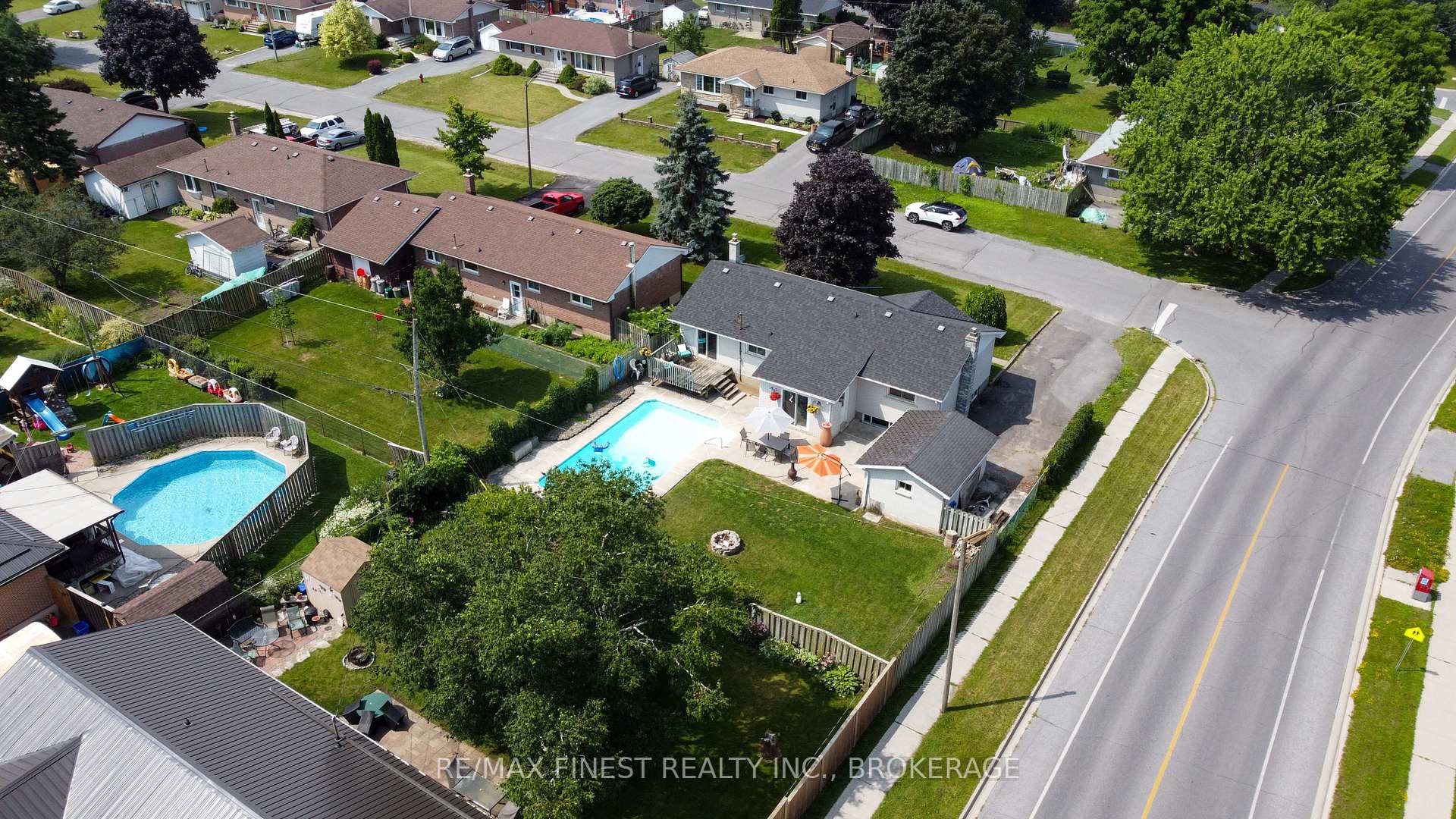 Photo 2 of 87 Oxford Crescent, Loyalist, Amherstview — HOMEH