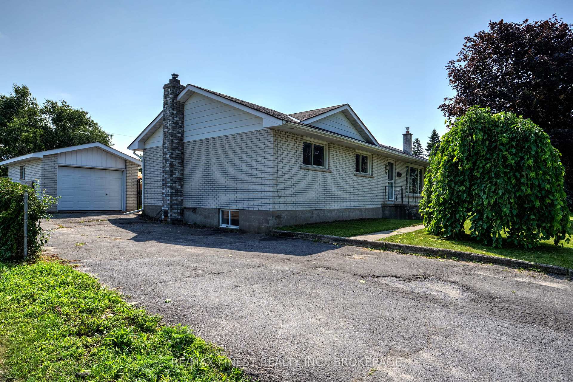 Photo 5 of 87 Oxford Crescent, Loyalist, Amherstview — HOMEH