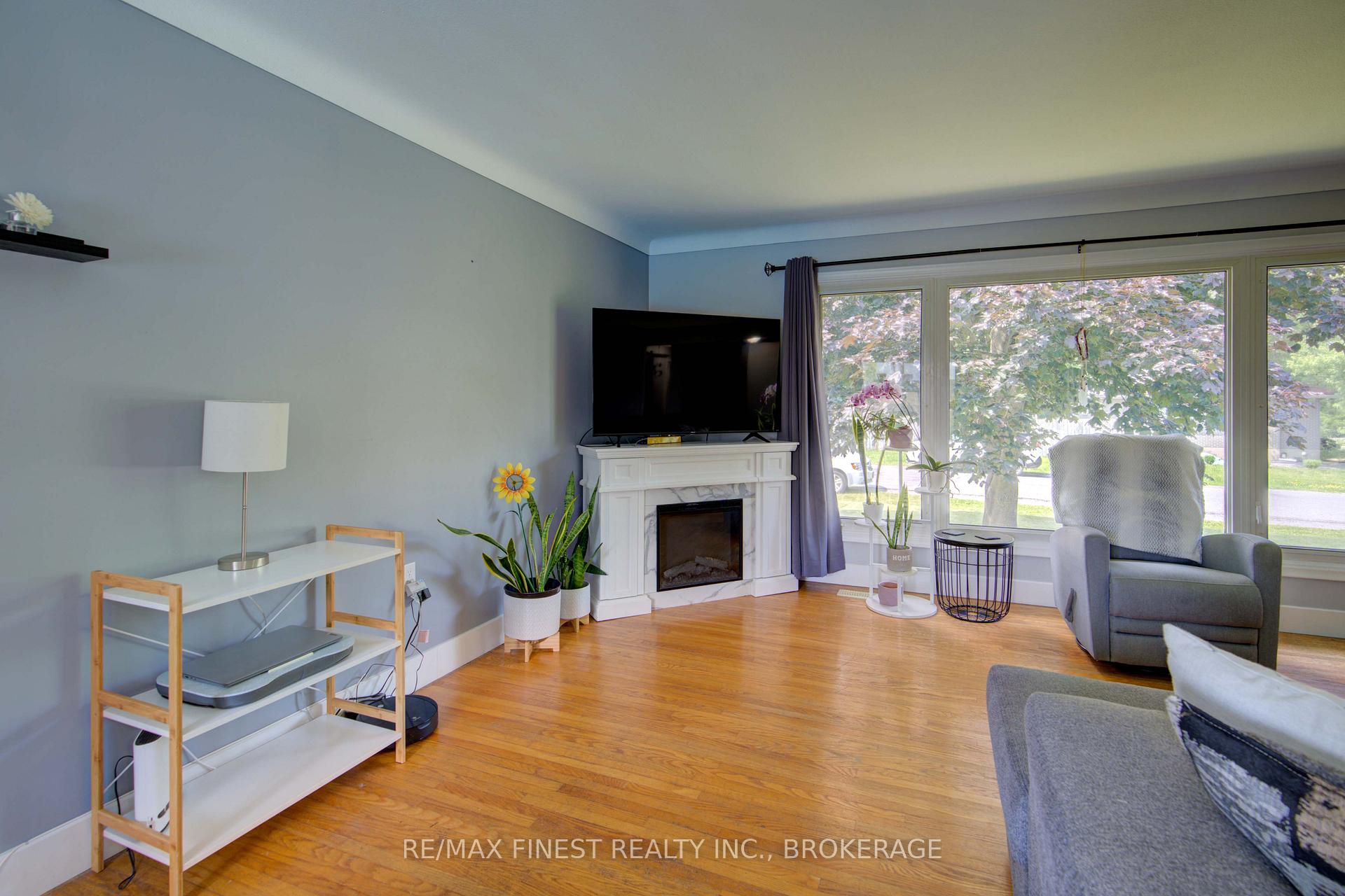 Photo 11 of 87 Oxford Crescent, Loyalist, Amherstview — HOMEH