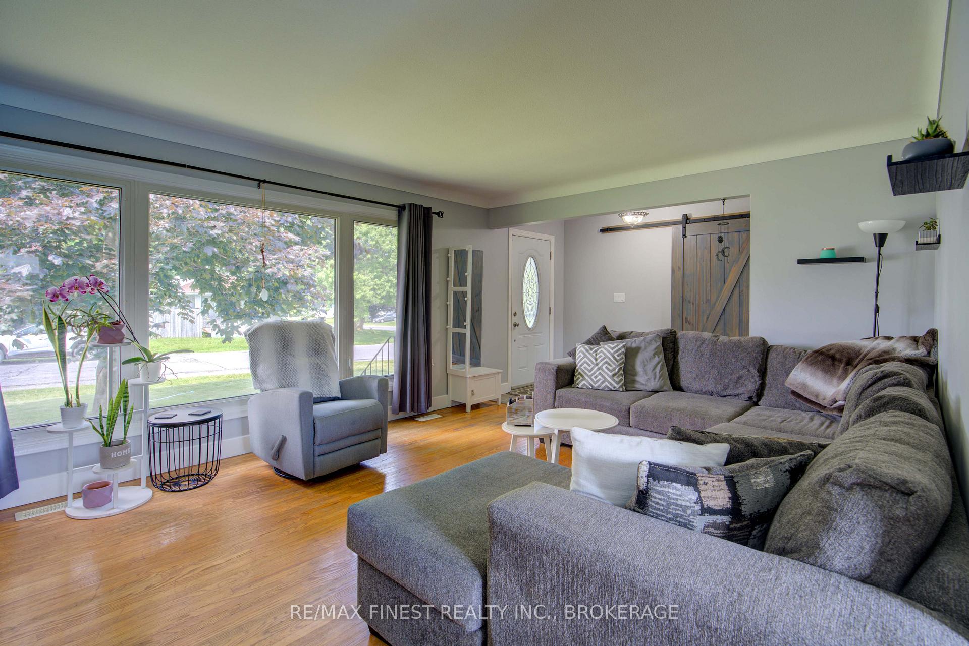 Photo 12 of 87 Oxford Crescent, Loyalist, Amherstview — HOMEH
