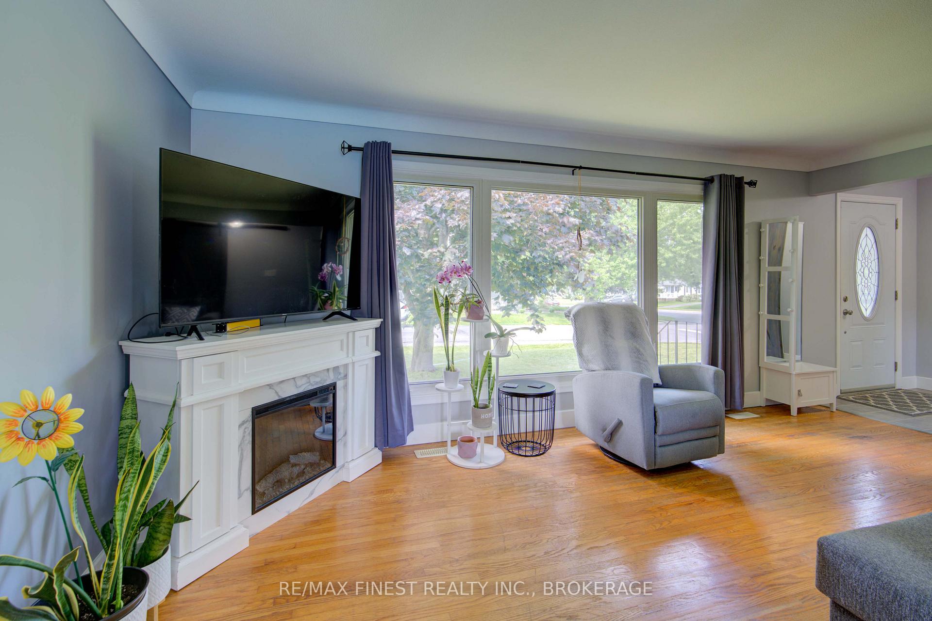 Photo 13 of 87 Oxford Crescent, Loyalist, Amherstview — HOMEH