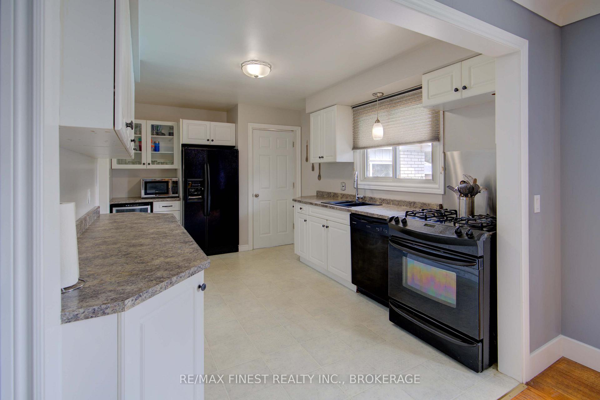 Photo 15 of 87 Oxford Crescent, Loyalist, Amherstview — HOMEH
