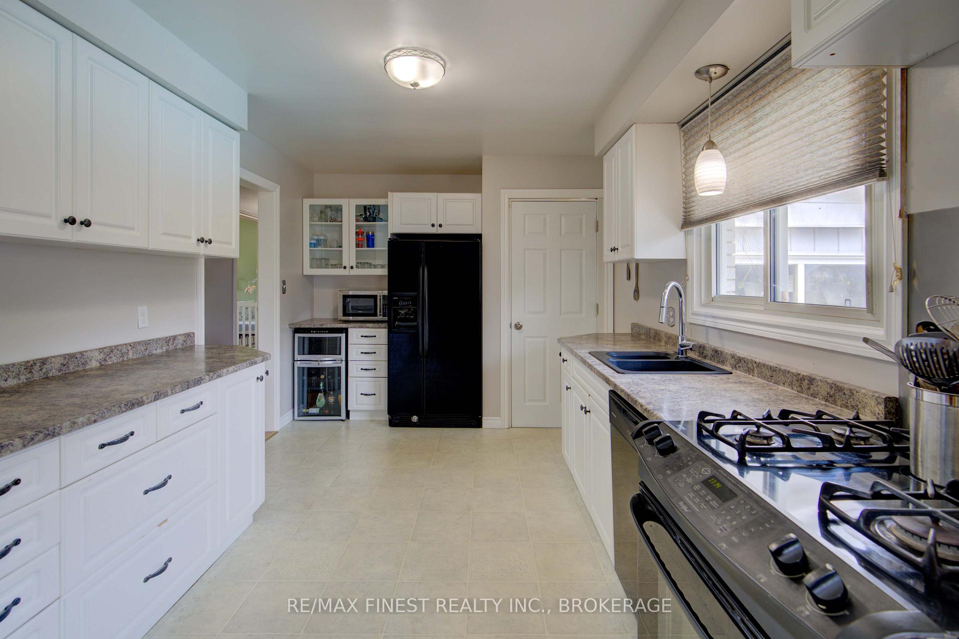 Photo 16 of 87 Oxford Crescent, Loyalist, Amherstview — HOMEH