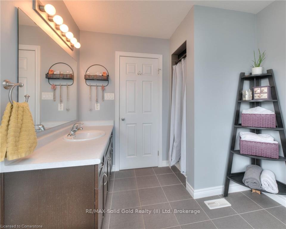 Photo 6 of 129 Coopershawk Street, Kitchener — HOMEH