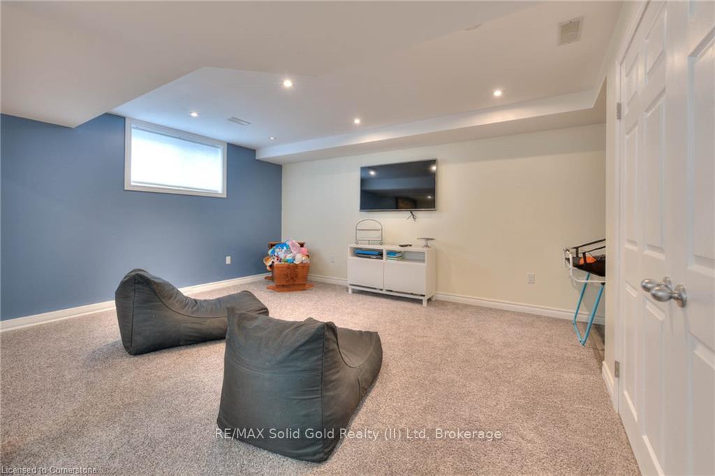 Photo 8 of 129 Coopershawk Street, Kitchener — HOMEH