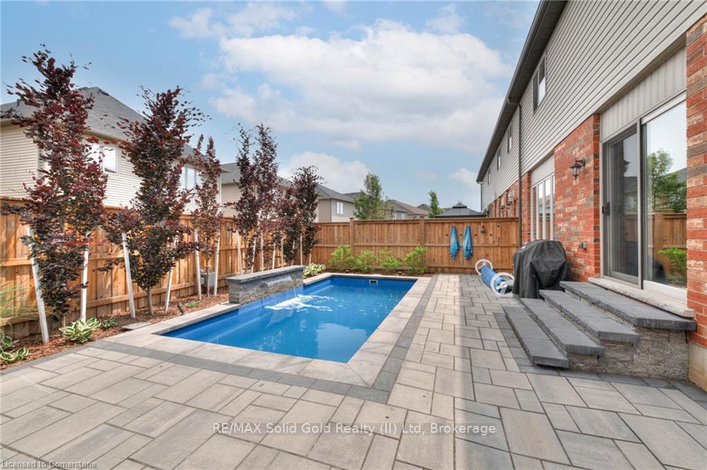 Photo 11 of 129 Coopershawk Street, Kitchener — HOMEH