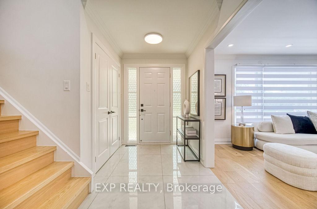 Photo 4 of 11 Lillian Avenue, Markham, Thornhill — HOMEH