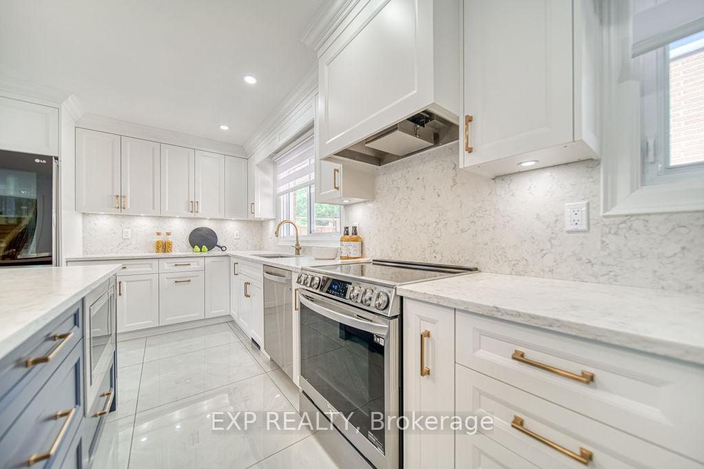 Photo 12 of 11 Lillian Avenue, Markham, Thornhill — HOMEH