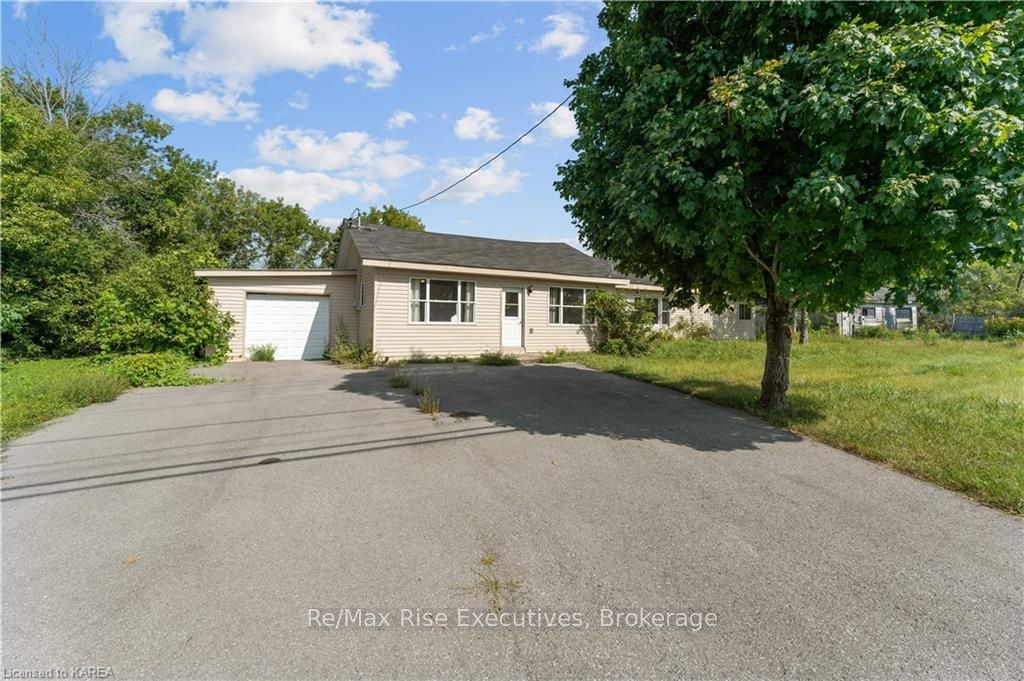 Photo 1 of 4999 Bath Road, Loyalist, Lennox and Addington - South — HOMEH