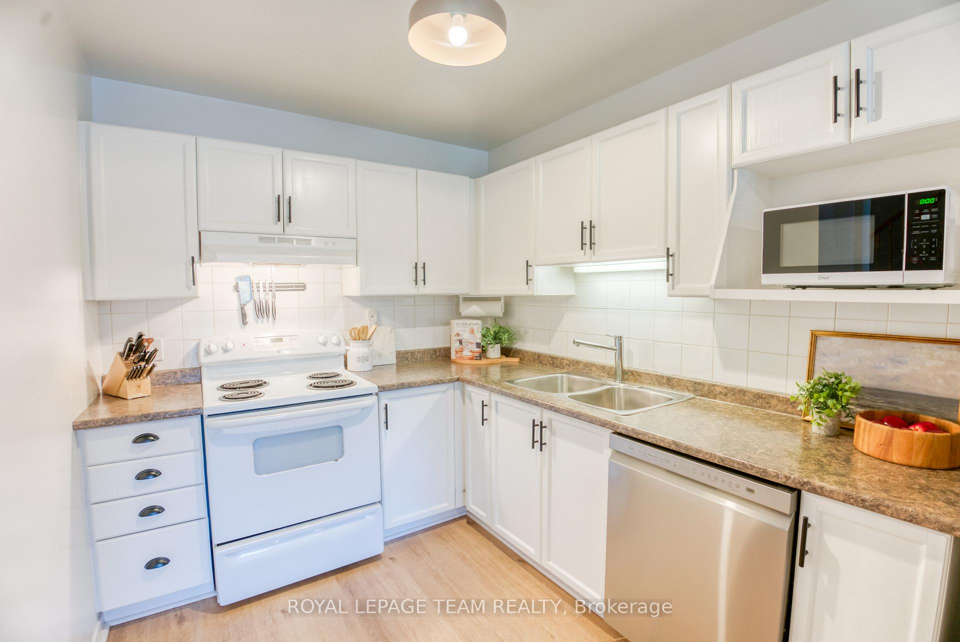 Photo 12 of 3 Springtree Place, Ottawa, Kanata - Bridlewood — HOMEH