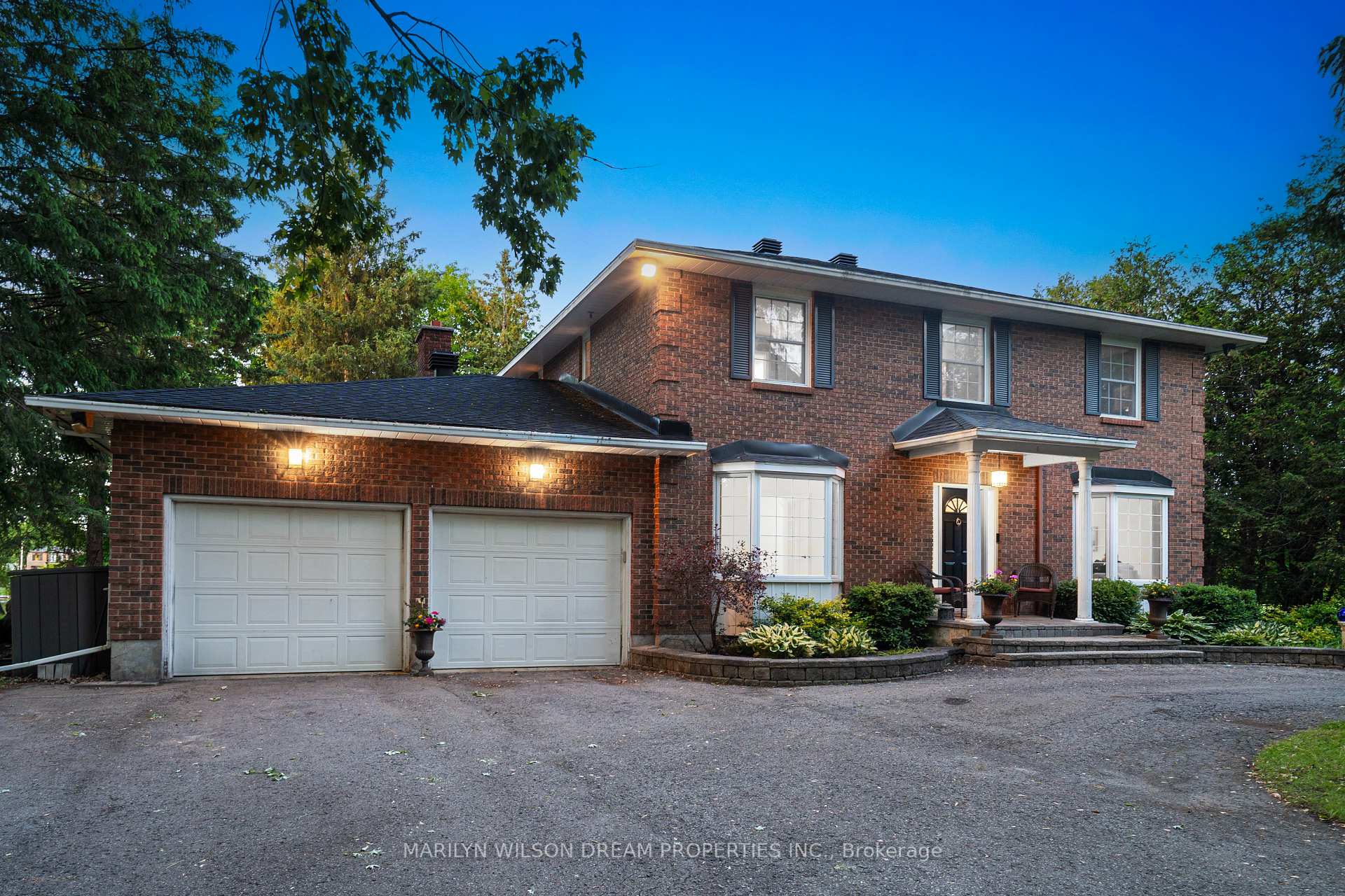 Front of 5981 Rideau Valley Drive N