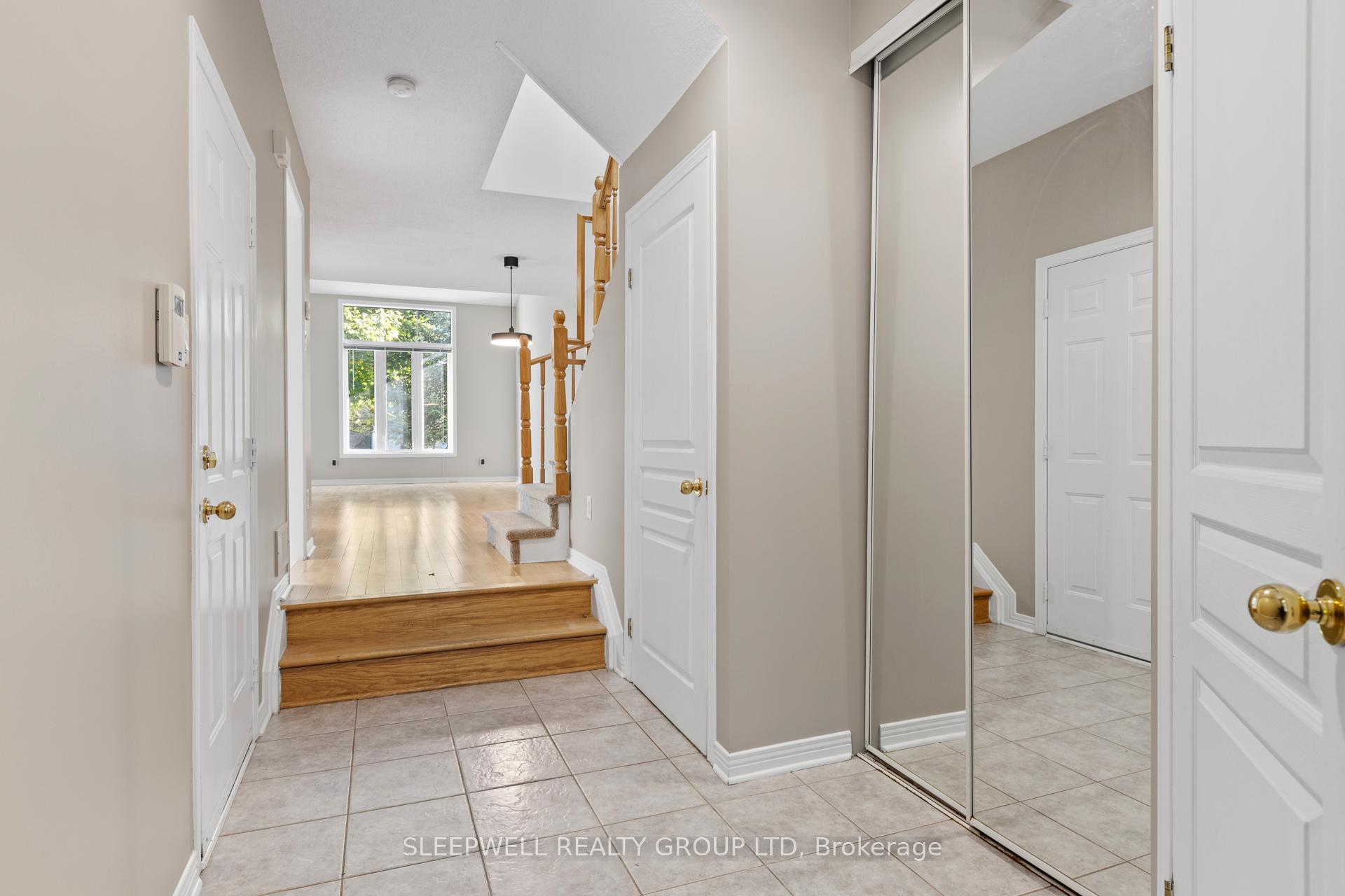 Photo 3 of 41 Kettleby Street, Ottawa, Kanata - Beaverbrook — HOMEH
