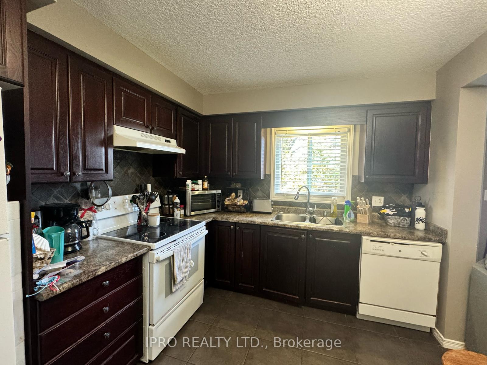 Photo 2 of 152 Windale Crescent, Kitchener — HOMEH