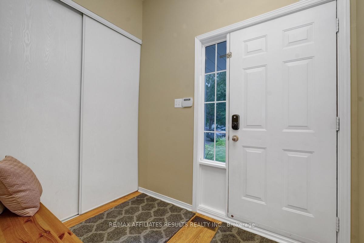 Photo 5 of 97 Flowertree Crescent, Ottawa, Kanata - Emerald Meadows/Trailwest — HOMEH