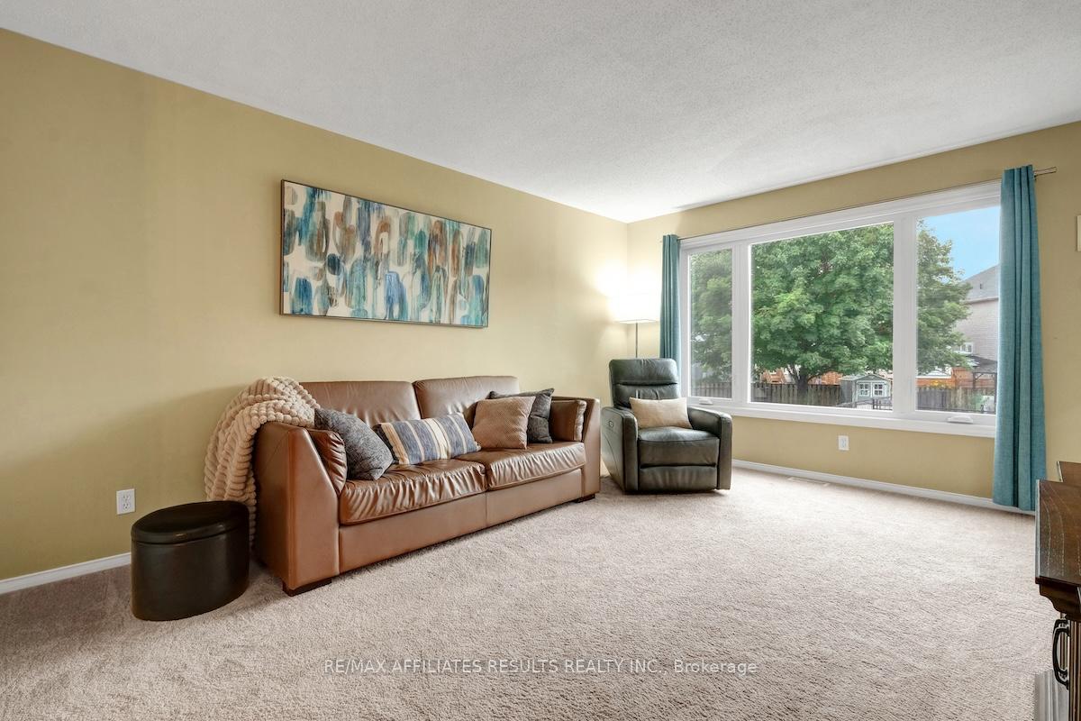 Photo 13 of 97 Flowertree Crescent, Ottawa, Kanata - Emerald Meadows/Trailwest — HOMEH