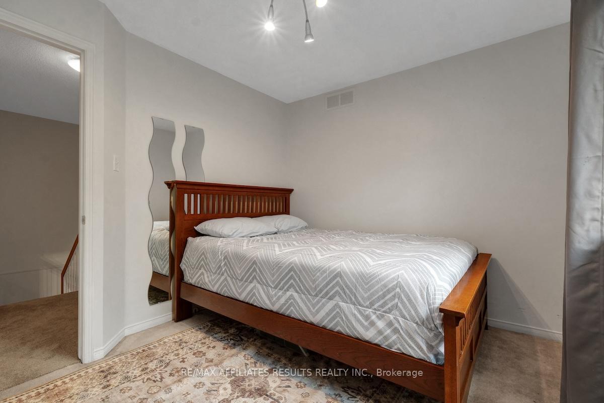 Photo 33 of 97 Flowertree Crescent, Ottawa, Kanata - Emerald Meadows/Trailwest — HOMEH