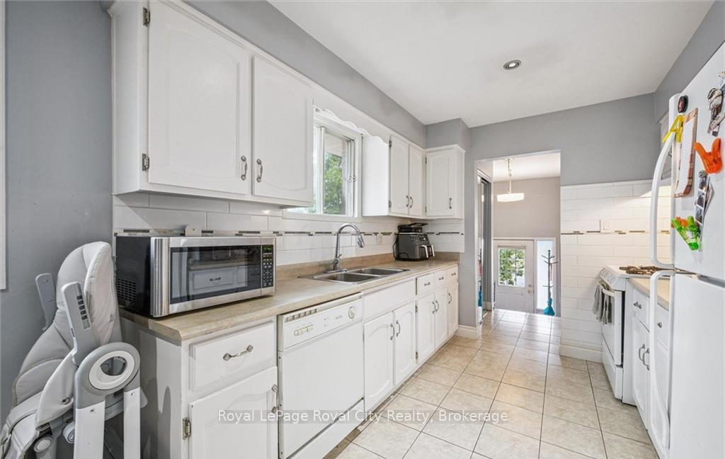 Photo 3 of 1236 Ottawa Street S, Kitchener, Laurentian Hills — HOMEH