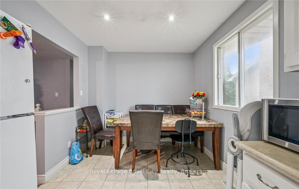 Photo 4 of 1236 Ottawa Street S, Kitchener, Laurentian Hills — HOMEH