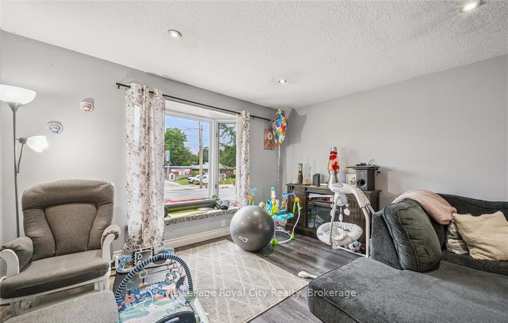 Photo 6 of 1236 Ottawa Street S, Kitchener, Laurentian Hills — HOMEH