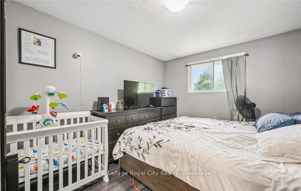 Photo 11 of 1236 Ottawa Street S, Kitchener, Laurentian Hills — HOMEH