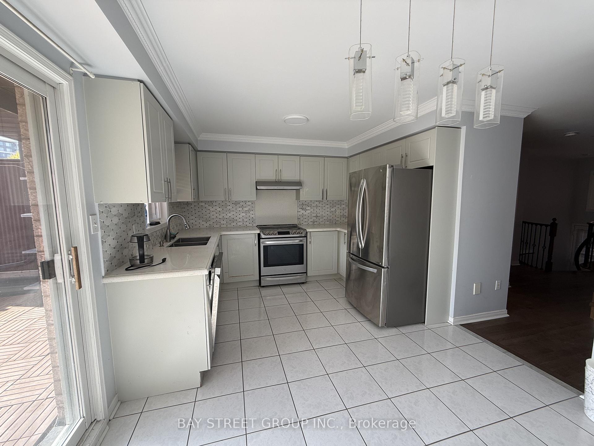 Photo 5 of 127 Galleria Parkway, Markham, Commerce Valley — HOMEH