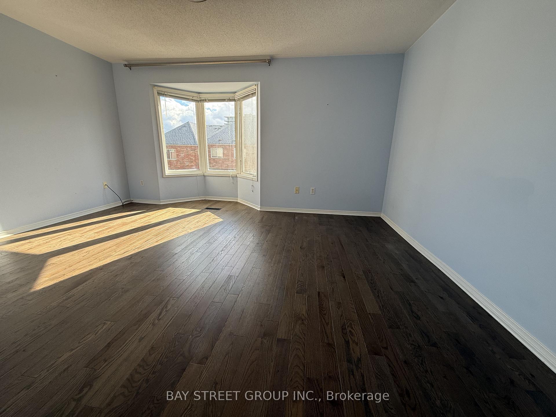 Photo 9 of 127 Galleria Parkway, Markham, Commerce Valley — HOMEH