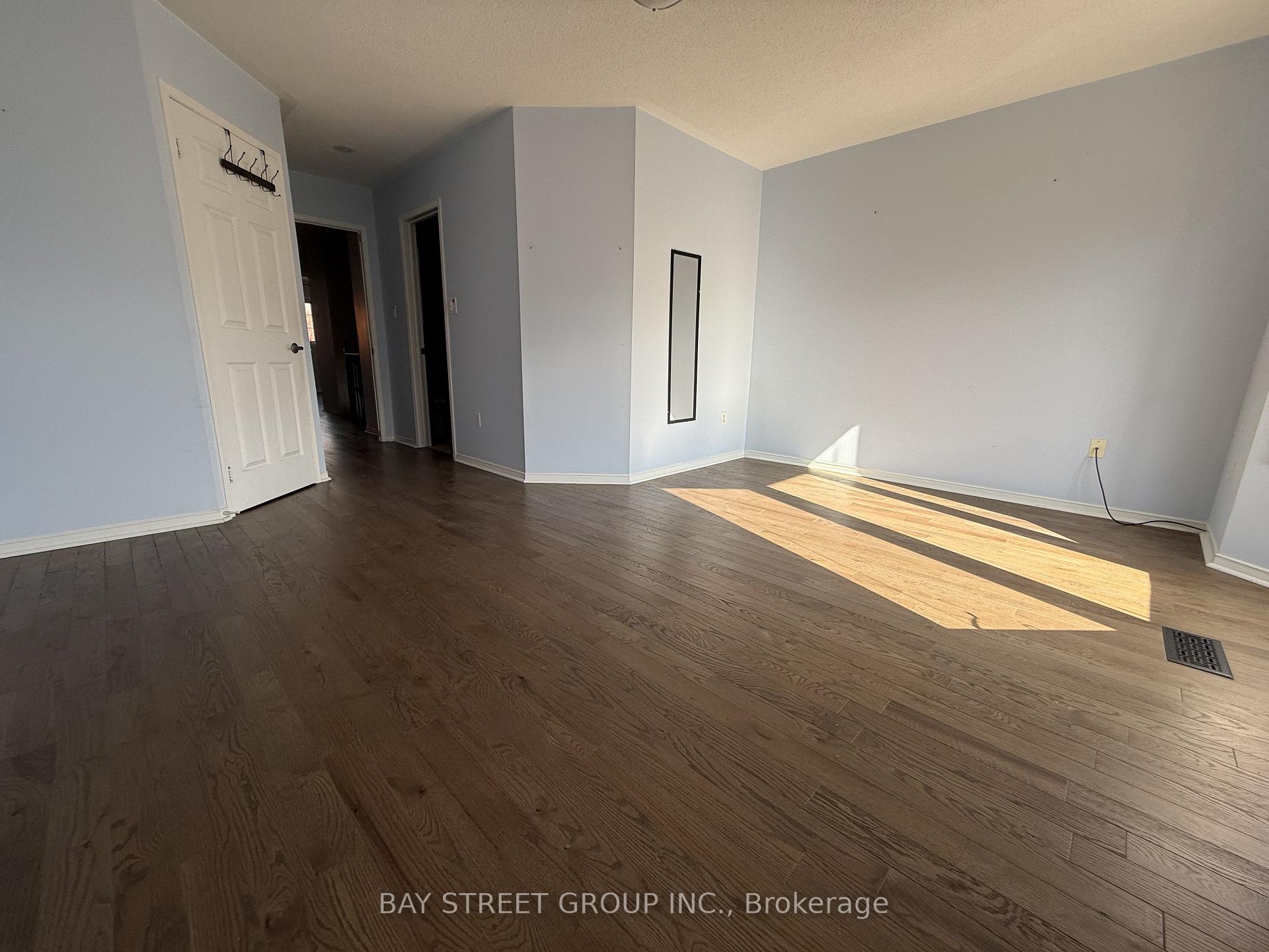 Photo 10 of 127 Galleria Parkway, Markham, Commerce Valley — HOMEH
