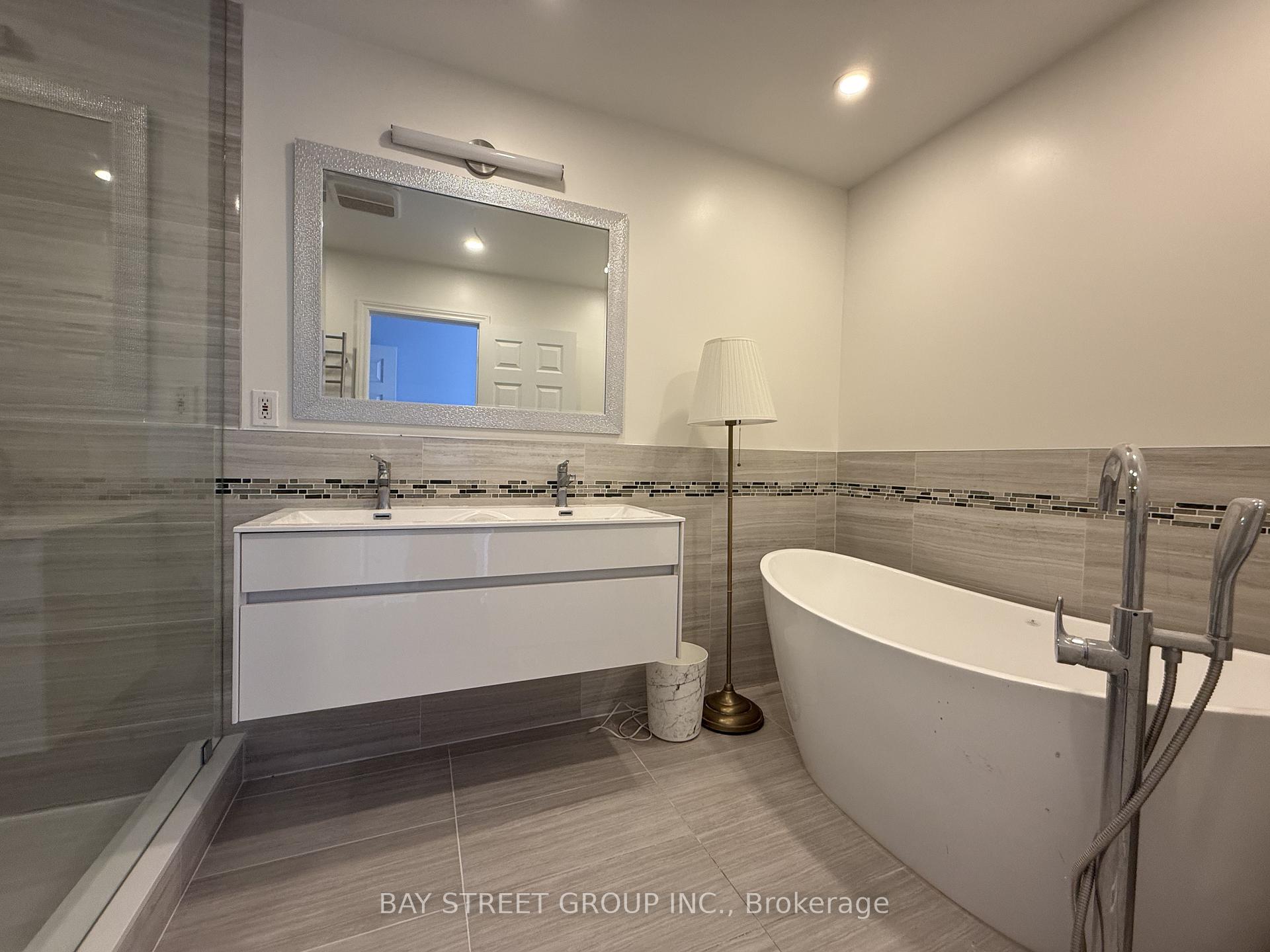 Photo 13 of 127 Galleria Parkway, Markham, Commerce Valley — HOMEH