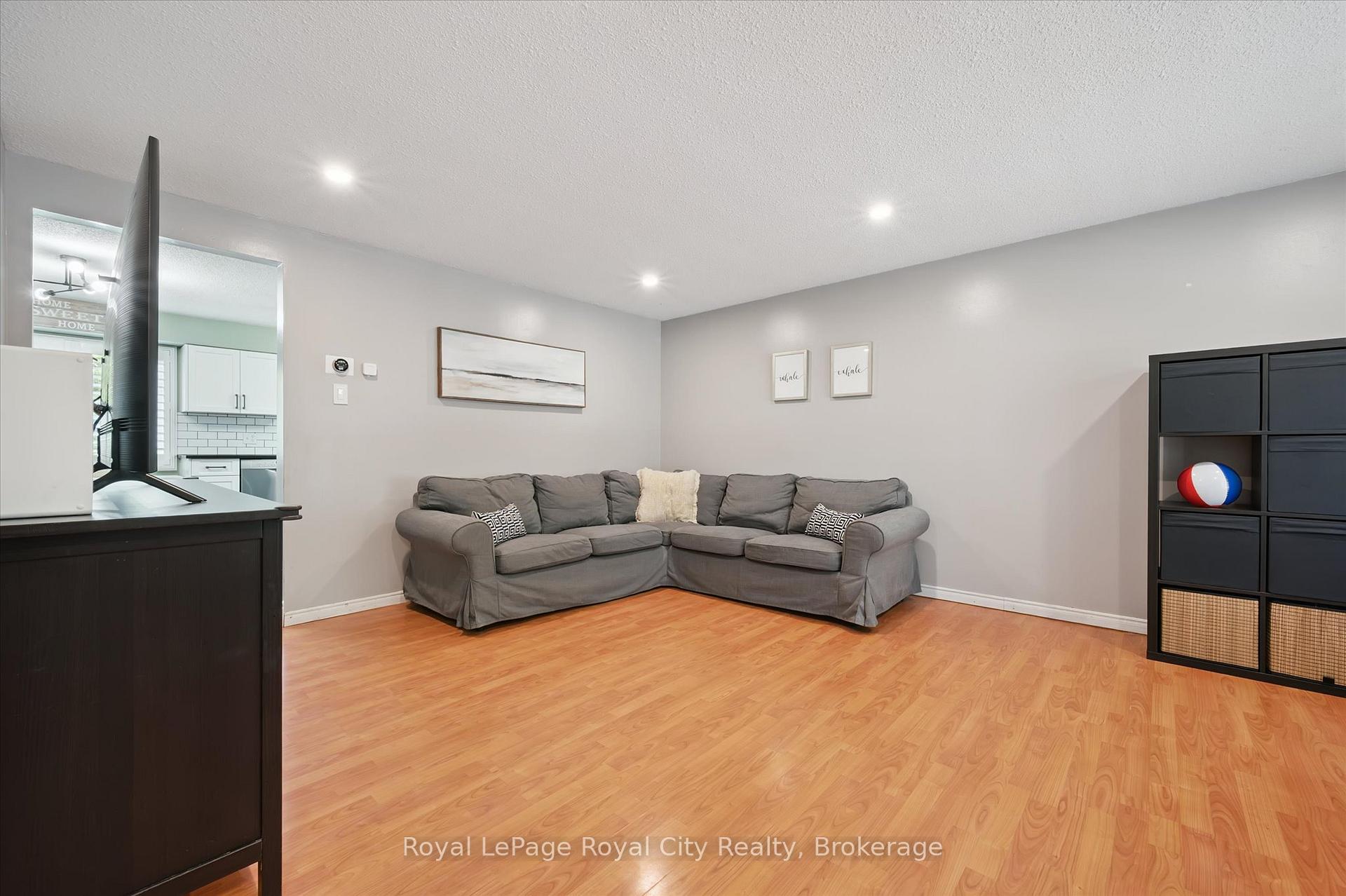 Photo 5 of 66 Cluthe Crescent, Kitchener — HOMEH