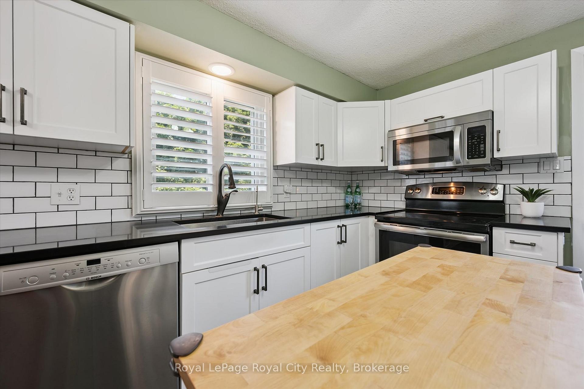 Photo 10 of 66 Cluthe Crescent, Kitchener — HOMEH