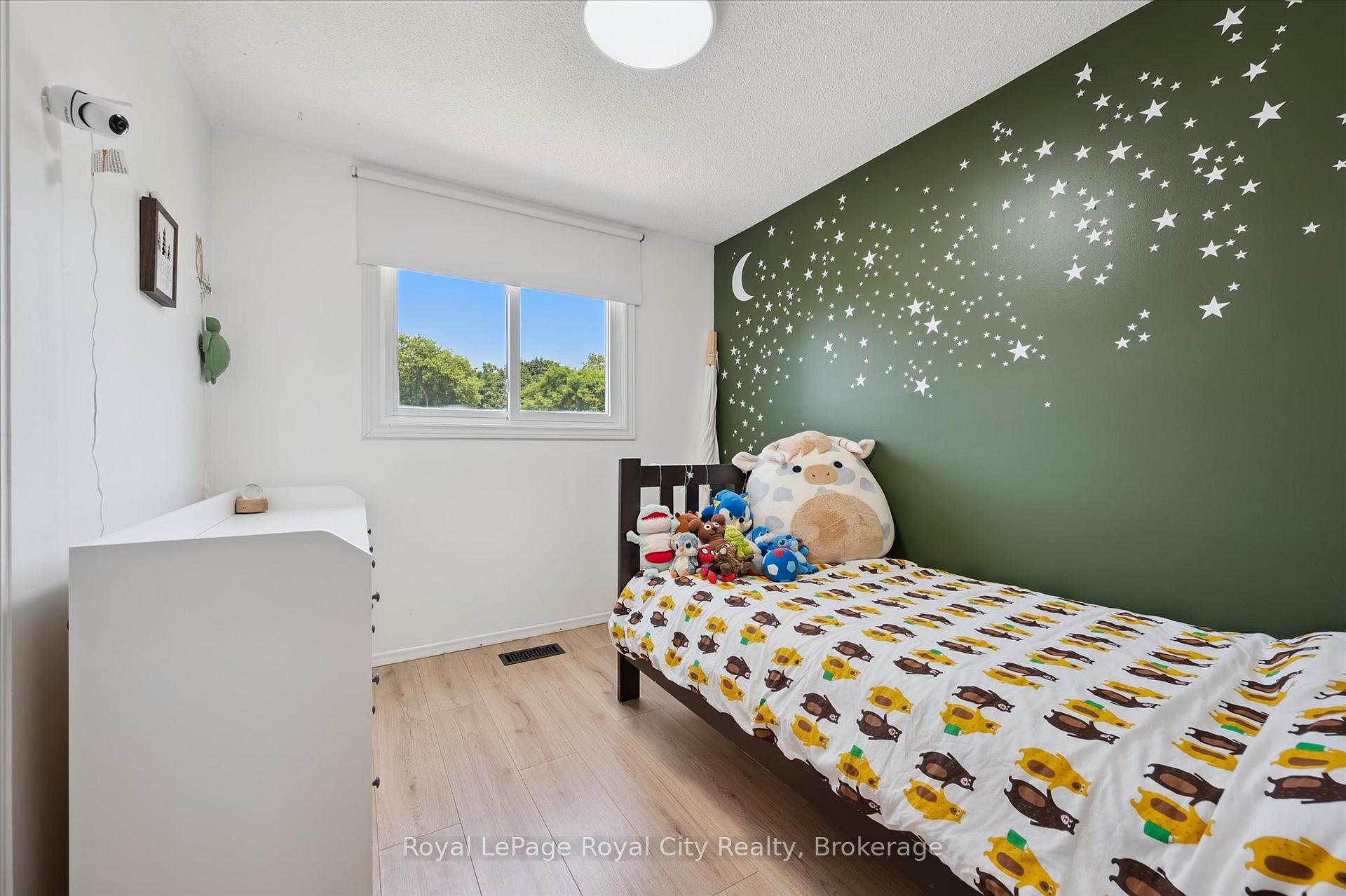 Photo 15 of 66 Cluthe Crescent, Kitchener — HOMEH