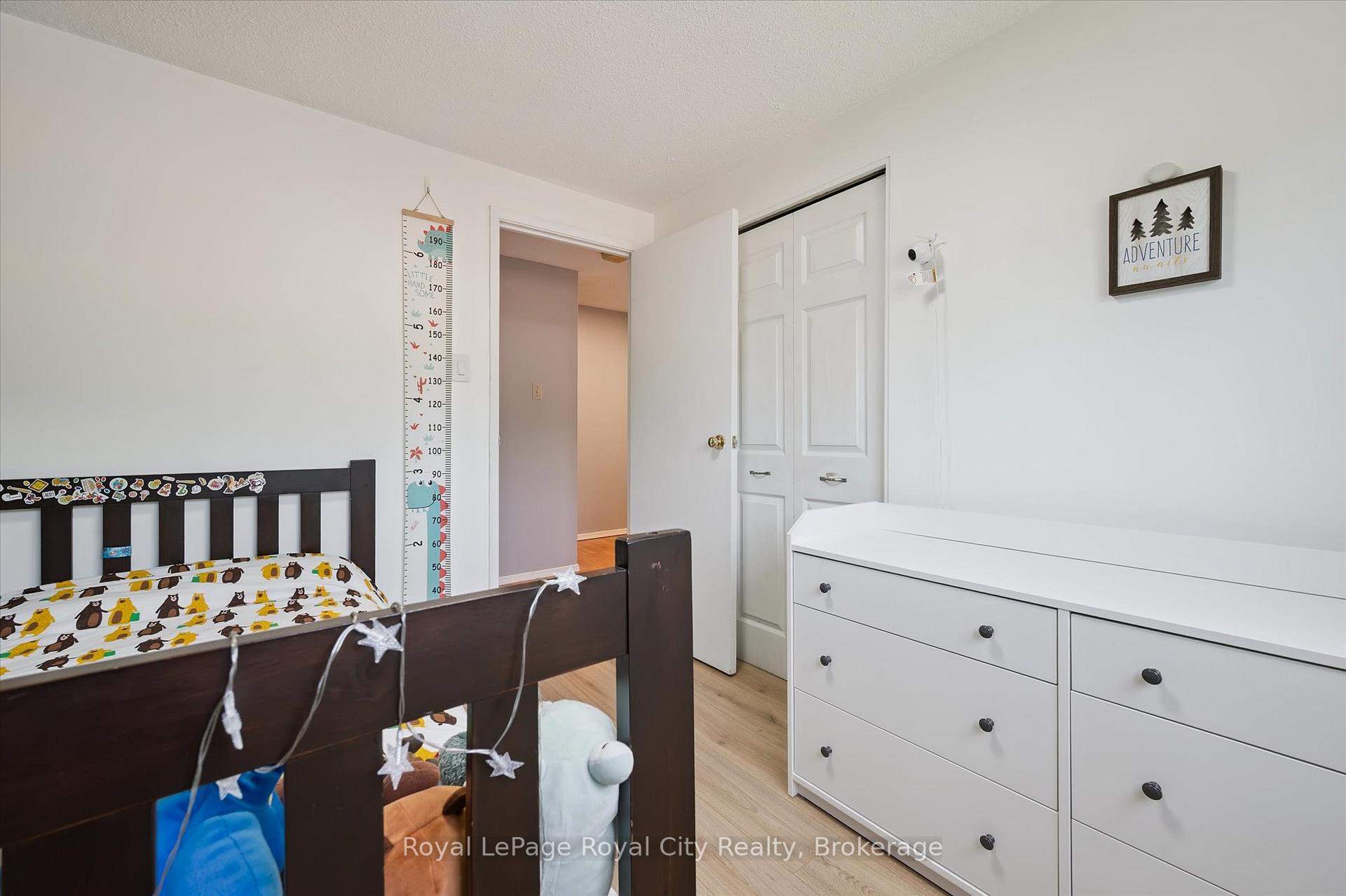 Photo 16 of 66 Cluthe Crescent, Kitchener — HOMEH