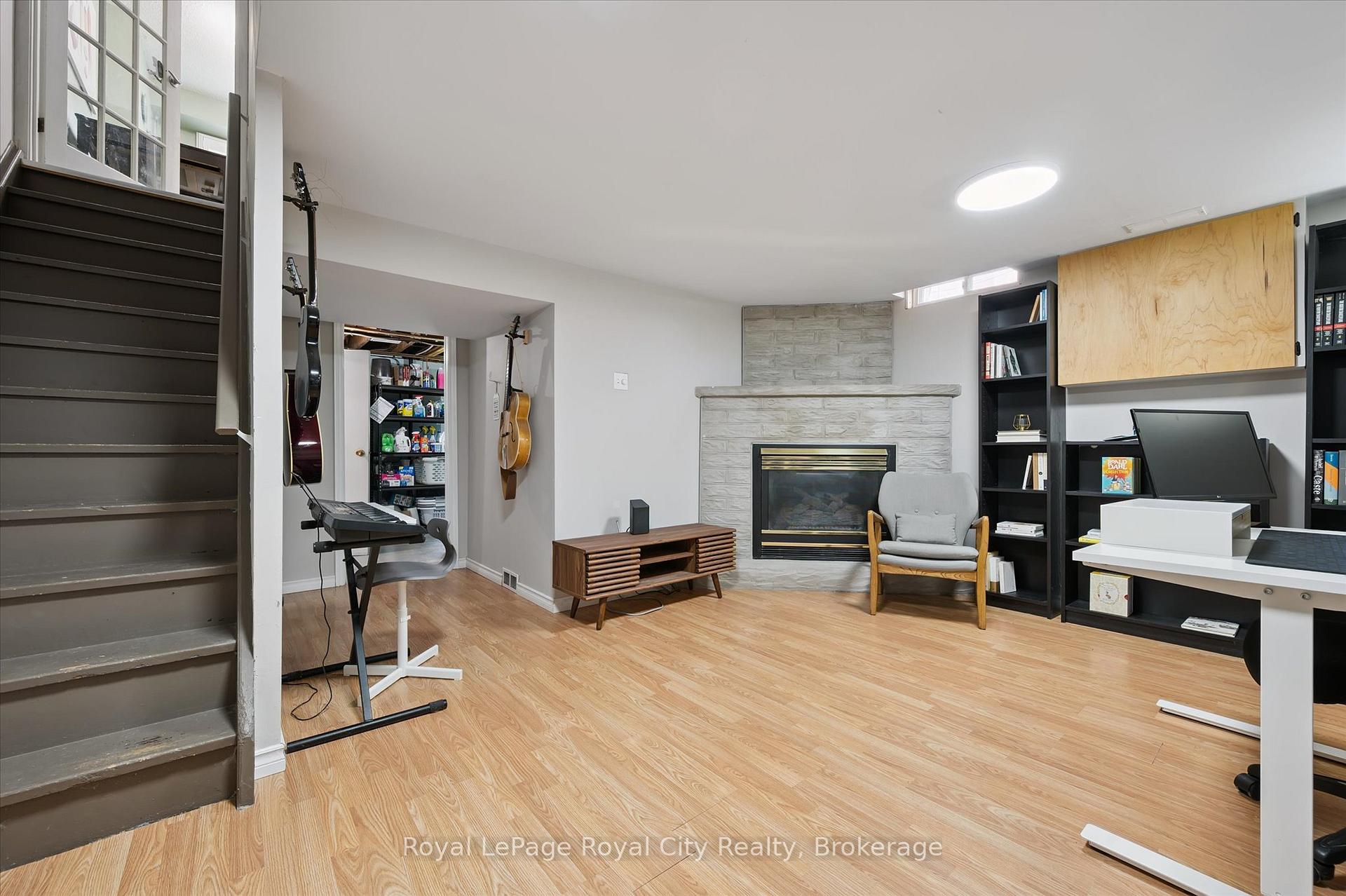 Photo 18 of 66 Cluthe Crescent, Kitchener — HOMEH