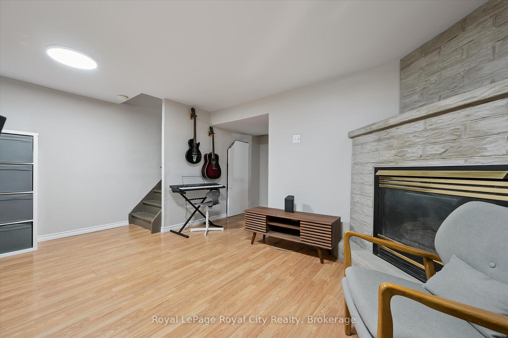 Photo 20 of 66 Cluthe Crescent, Kitchener — HOMEH