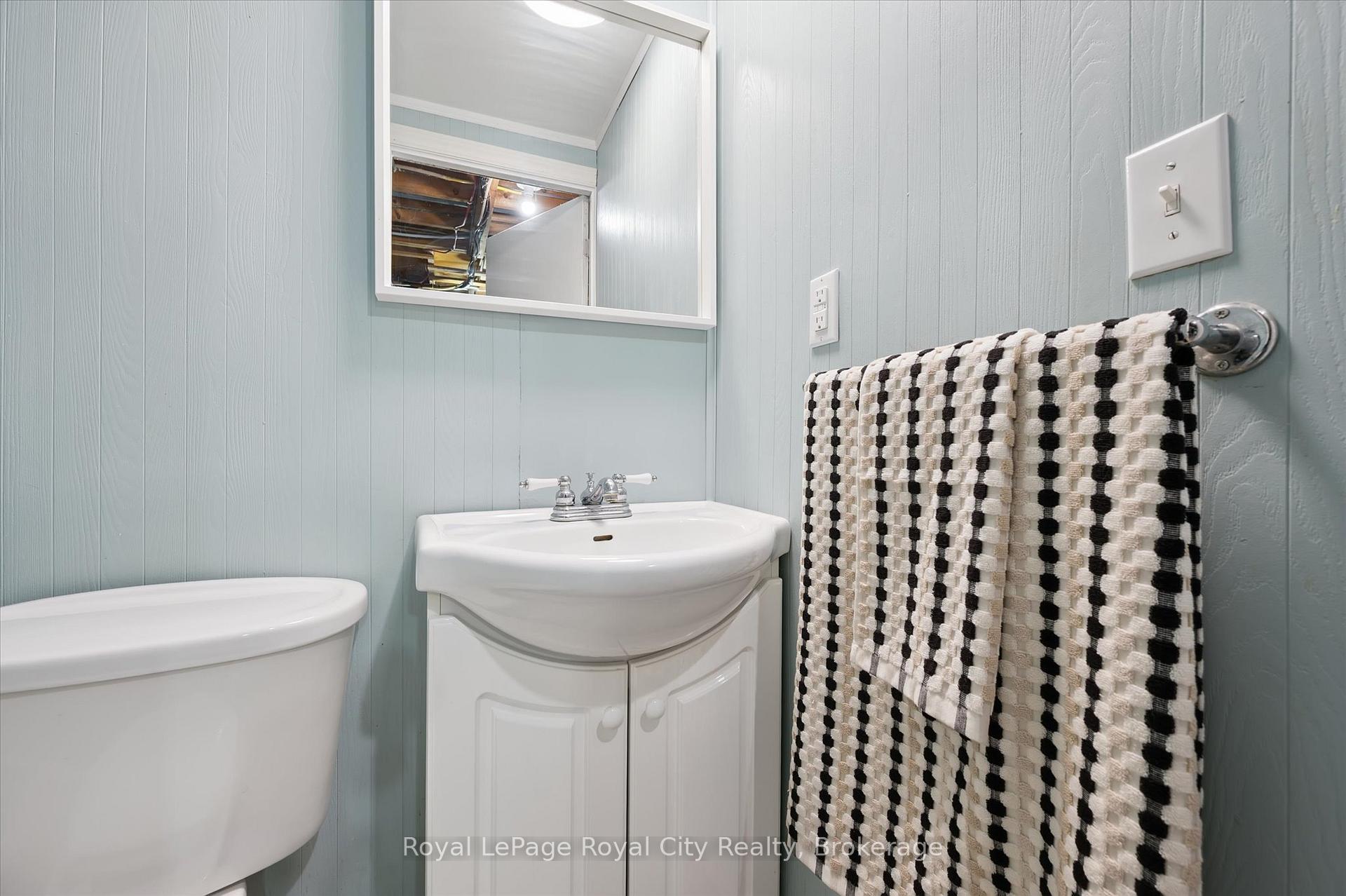 Photo 21 of 66 Cluthe Crescent, Kitchener — HOMEH
