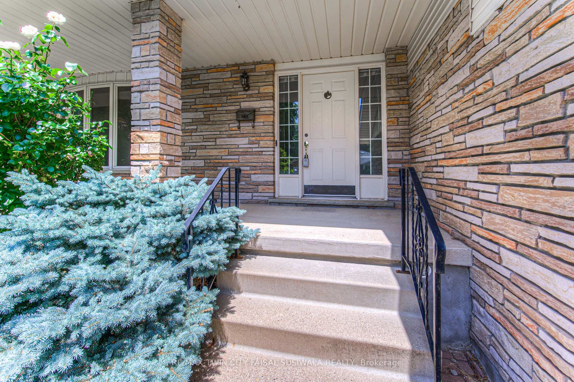 Photo 3 of 7 Dunnington Court, Kitchener — HOMEH