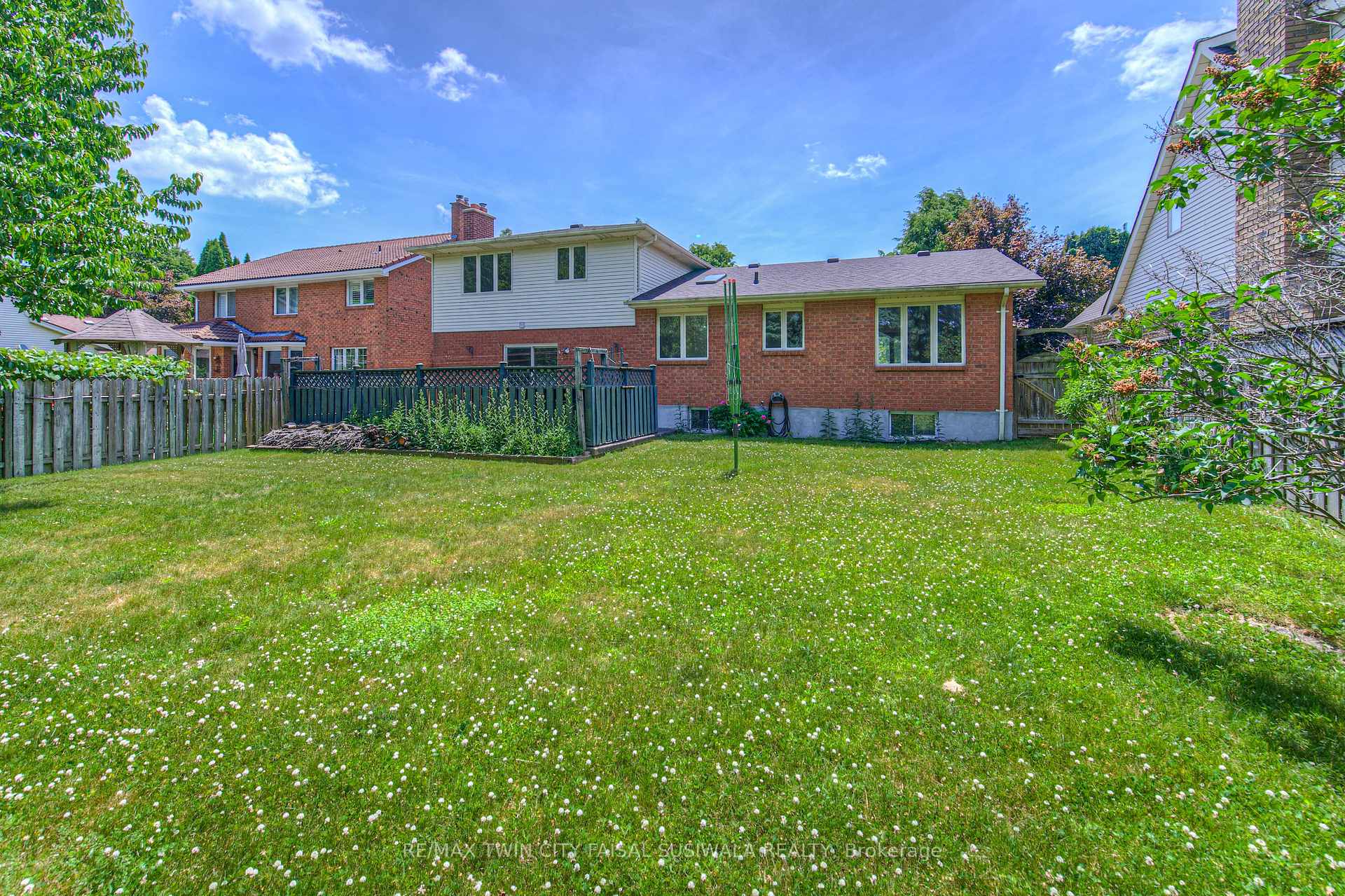 Photo 5 of 7 Dunnington Court, Kitchener — HOMEH