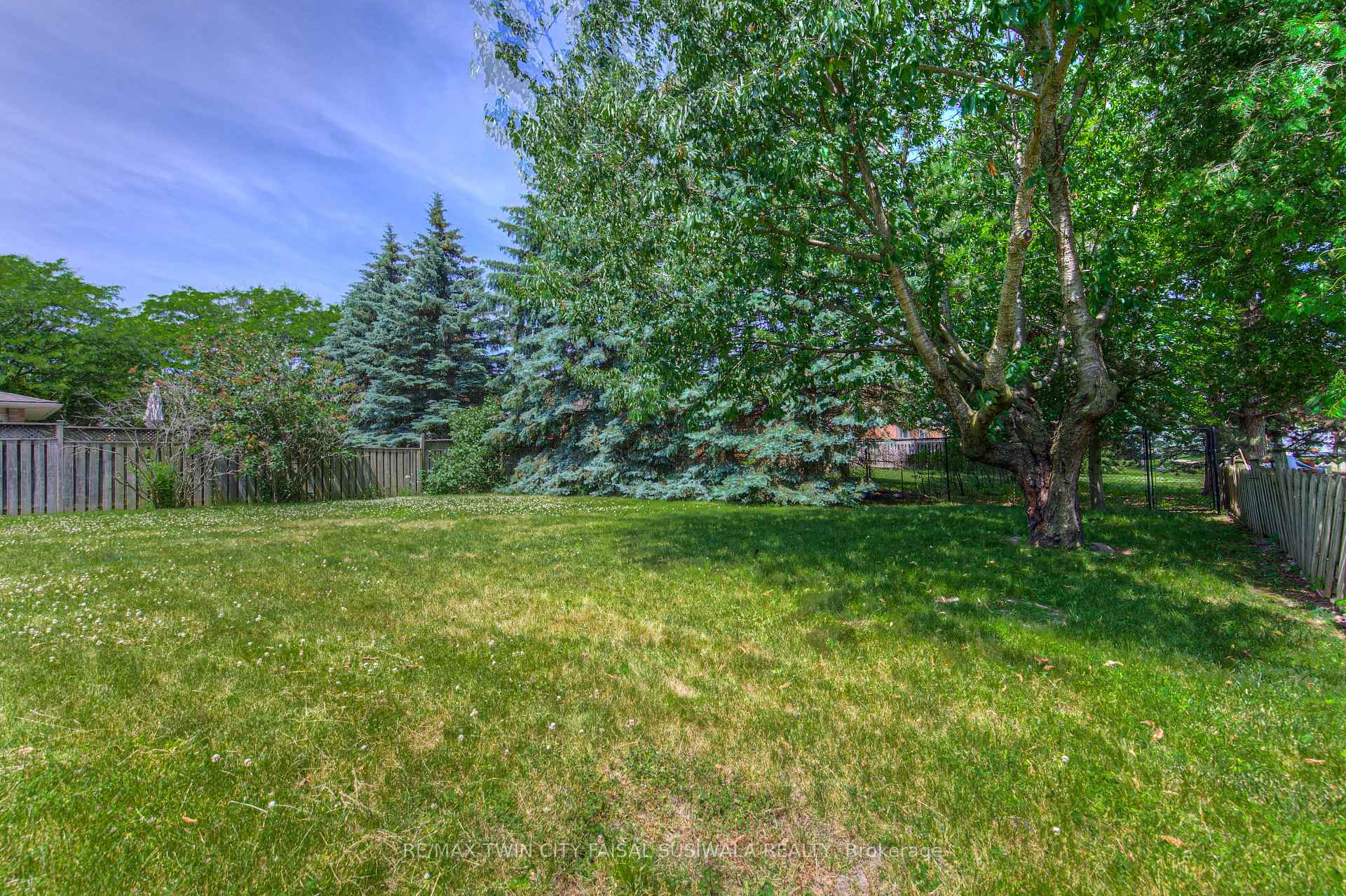 Photo 8 of 7 Dunnington Court, Kitchener — HOMEH