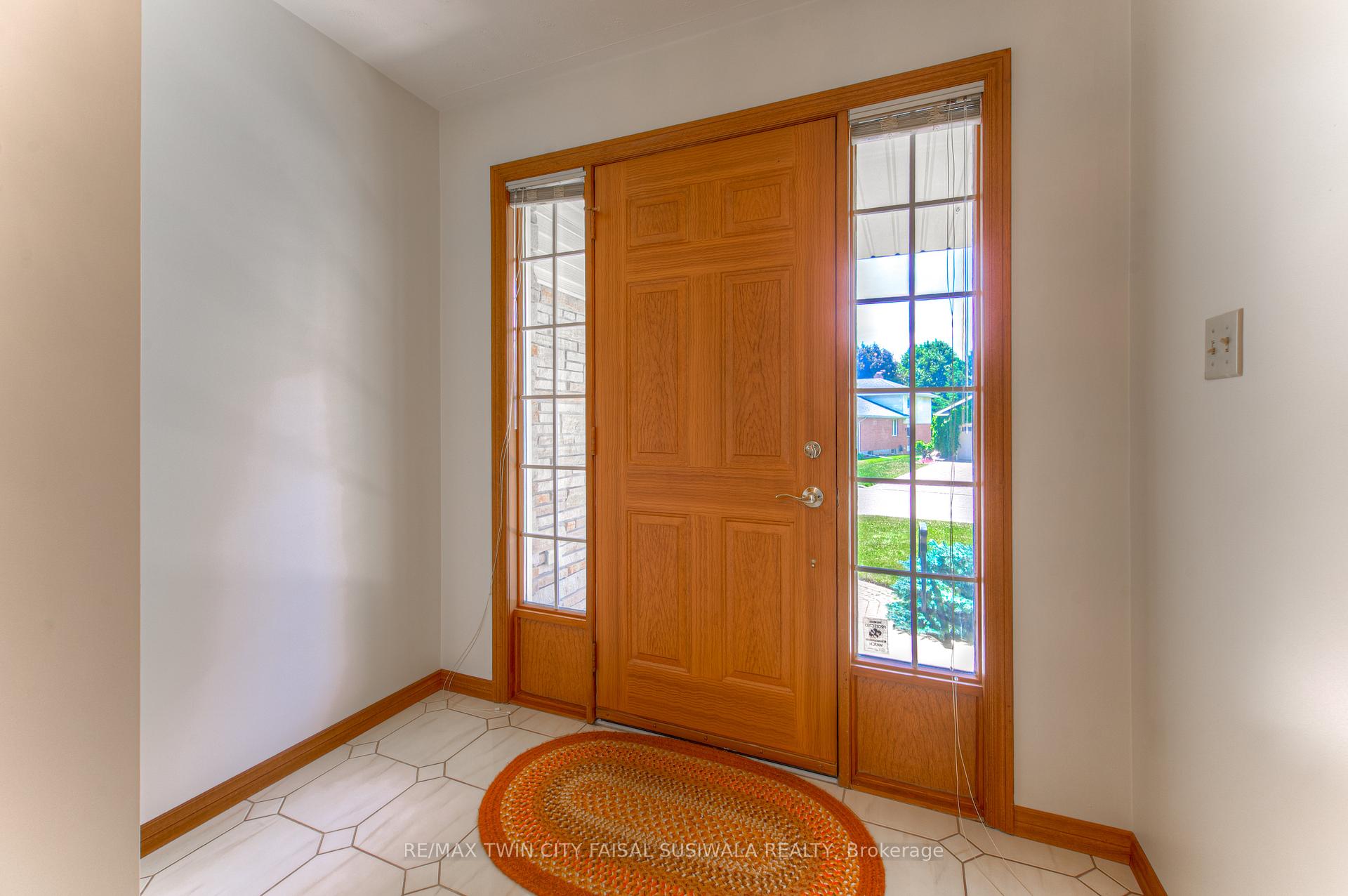 Photo 11 of 7 Dunnington Court, Kitchener — HOMEH