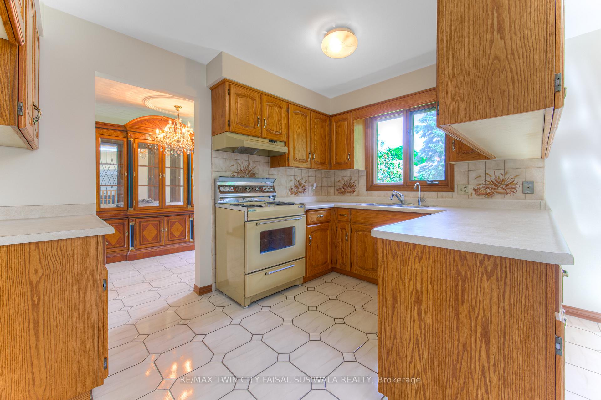 Photo 15 of 7 Dunnington Court, Kitchener — HOMEH