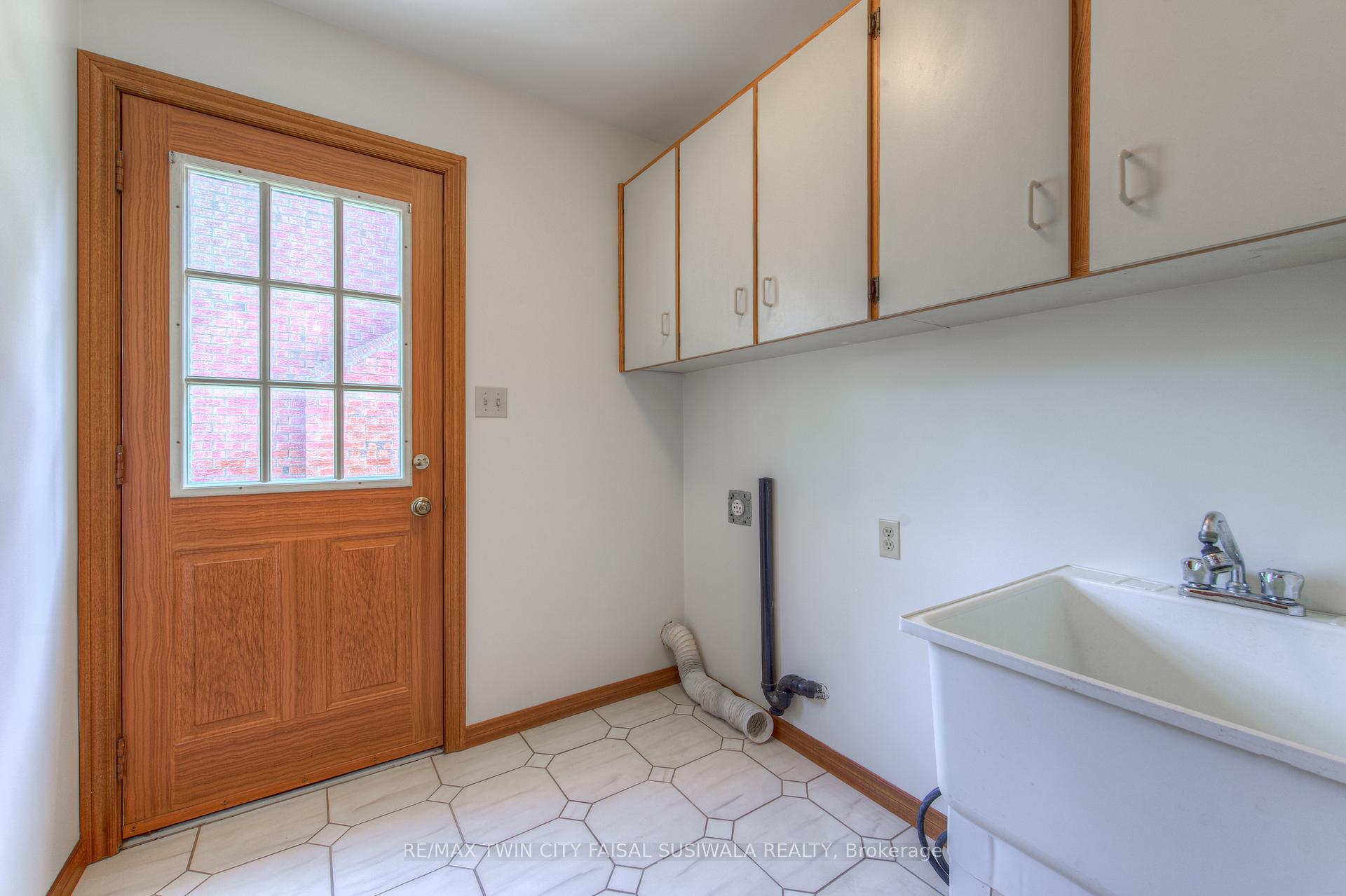 Photo 22 of 7 Dunnington Court, Kitchener — HOMEH