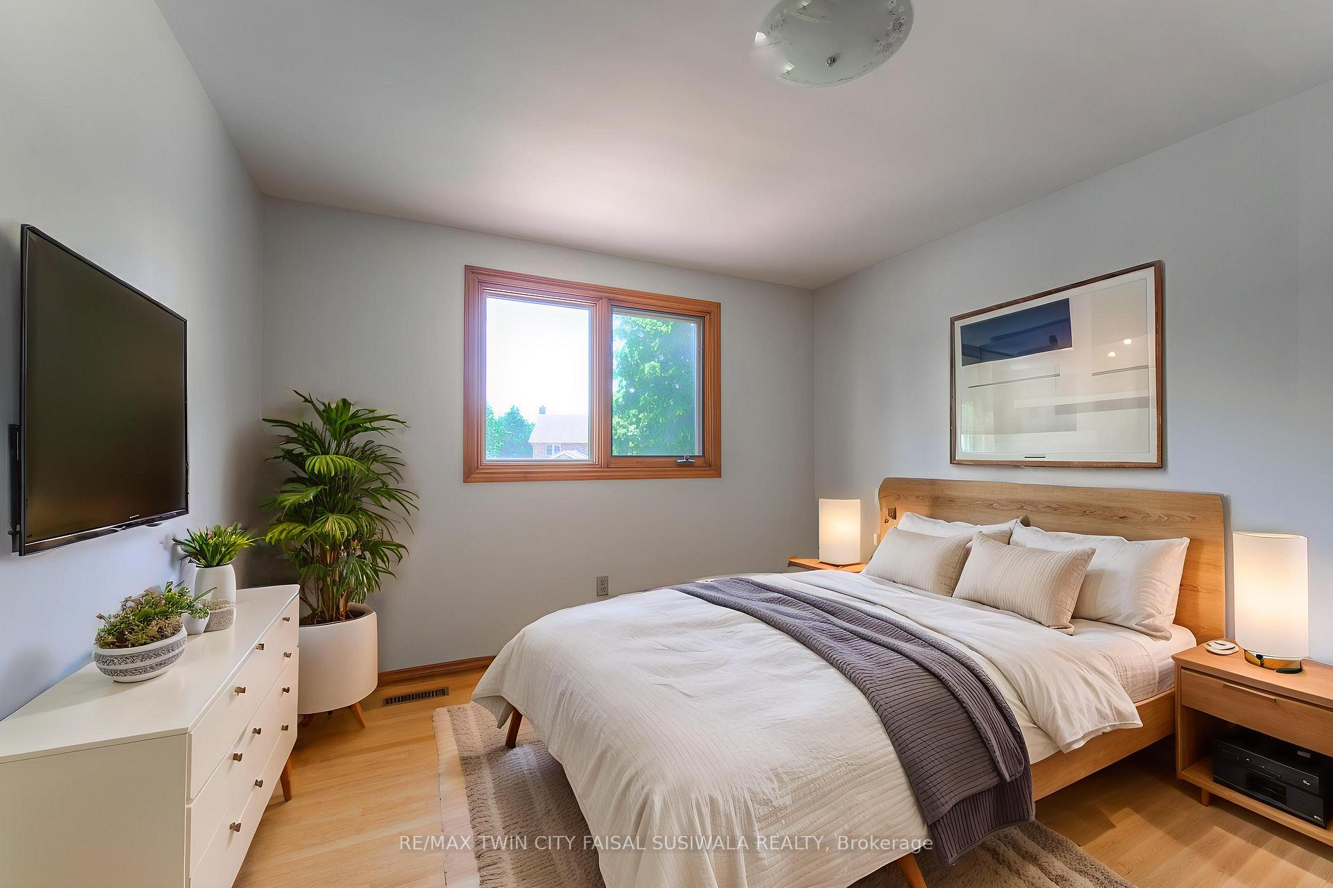 Photo 27 of 7 Dunnington Court, Kitchener — HOMEH