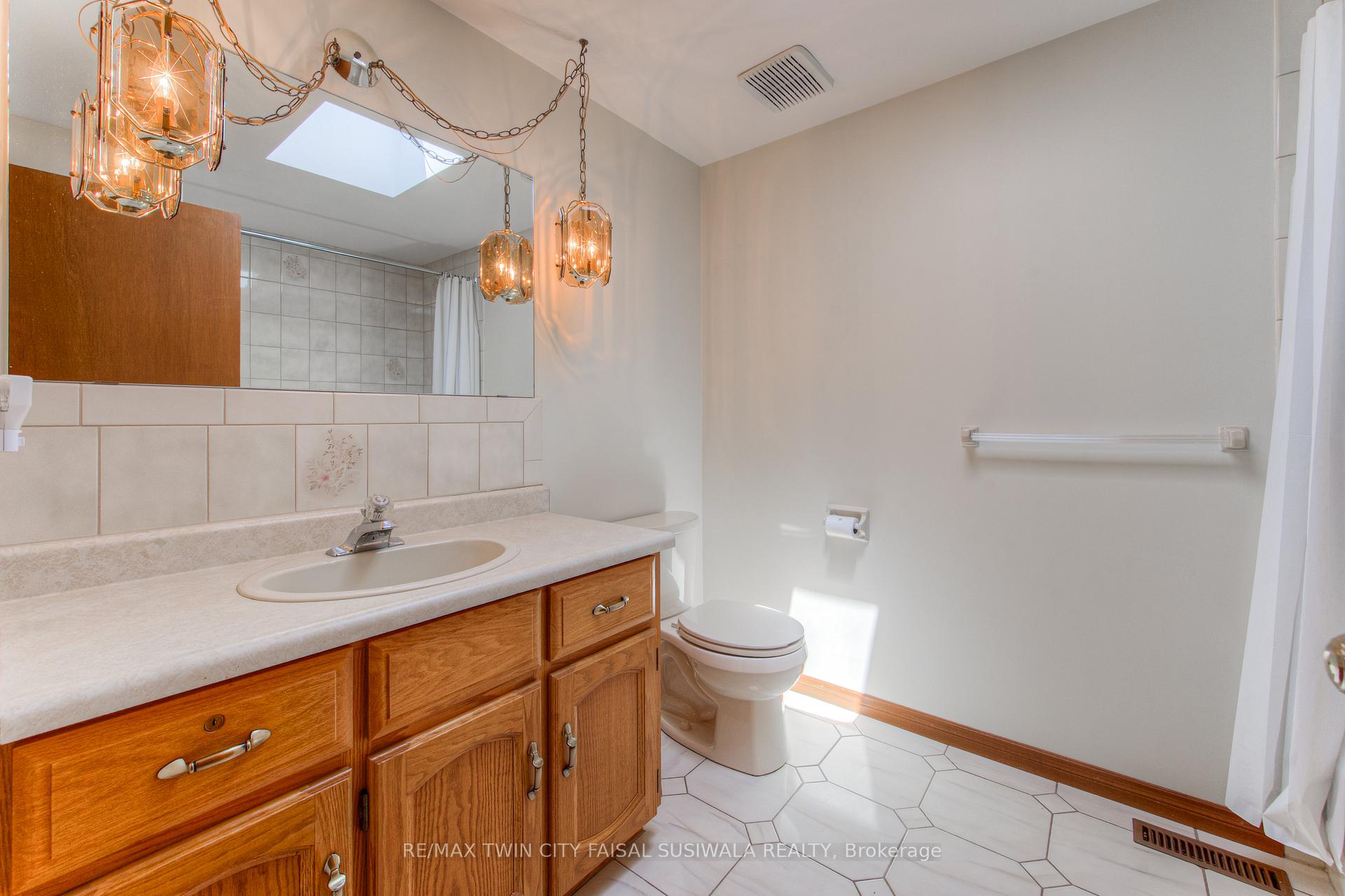 Photo 28 of 7 Dunnington Court, Kitchener — HOMEH