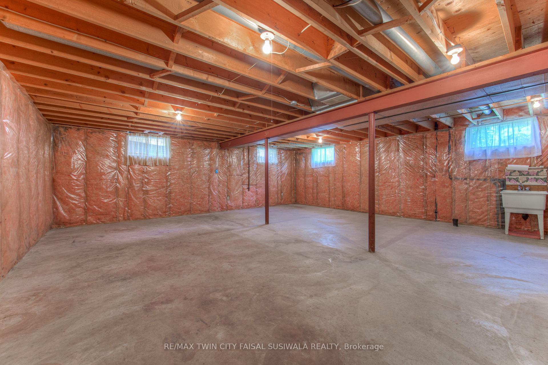 Photo 30 of 7 Dunnington Court, Kitchener — HOMEH