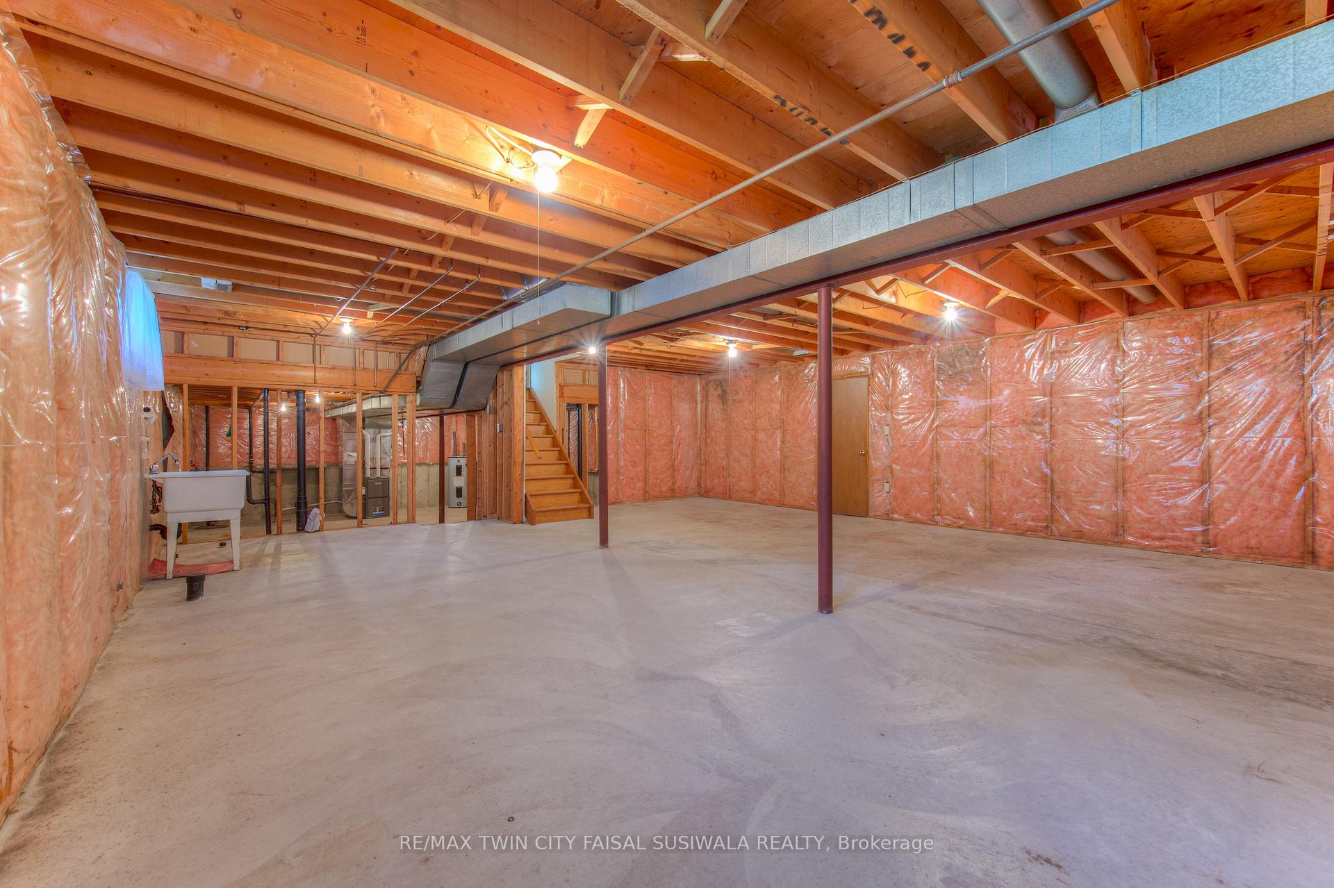 Photo 31 of 7 Dunnington Court, Kitchener — HOMEH