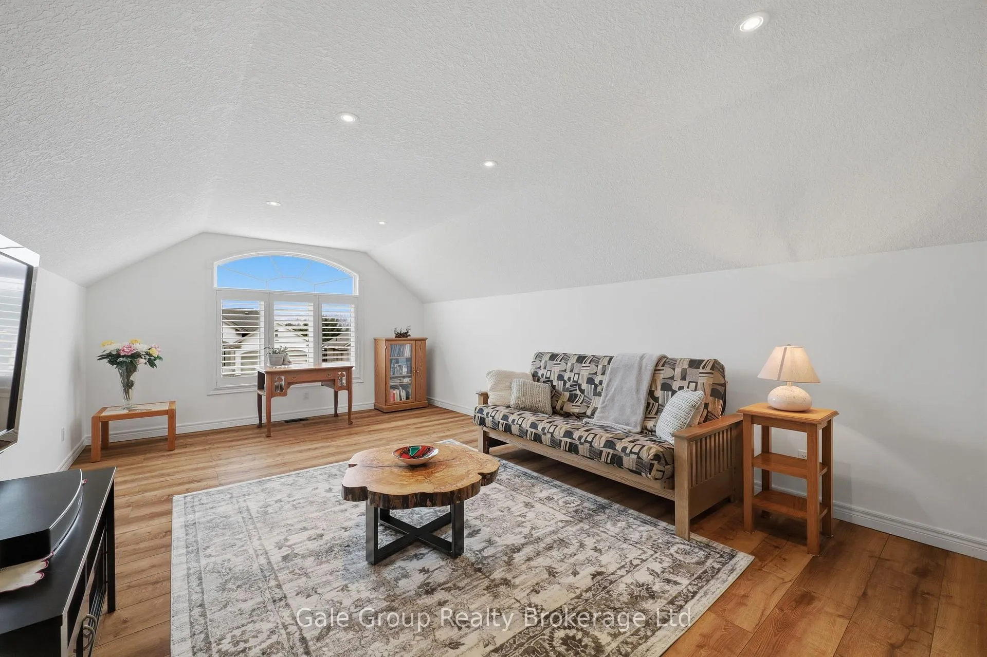Photo 23 of 33 Long Lane, Brant, Paris — HOMEH