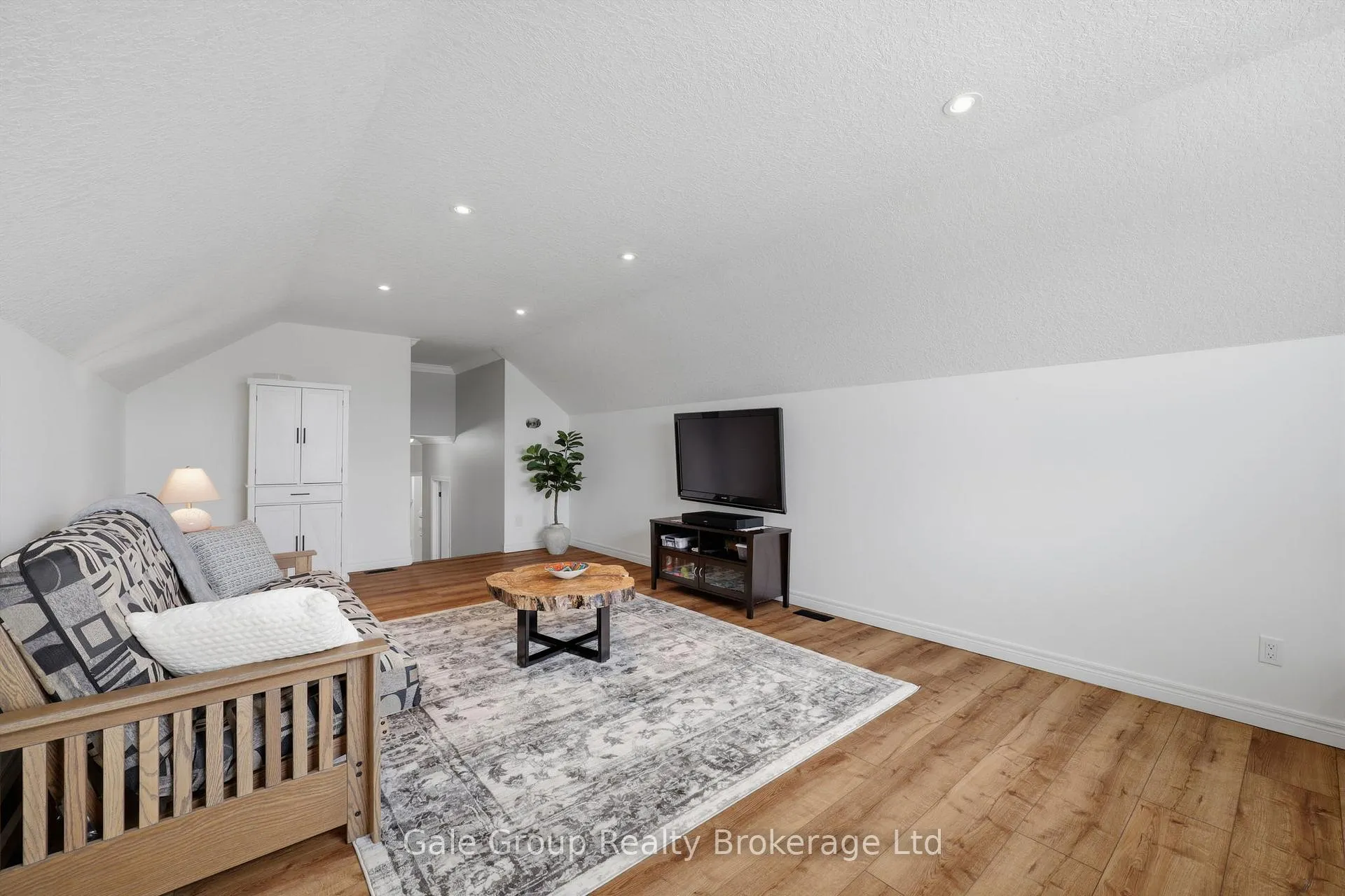Photo 24 of 33 Long Lane, Brant, Paris — HOMEH